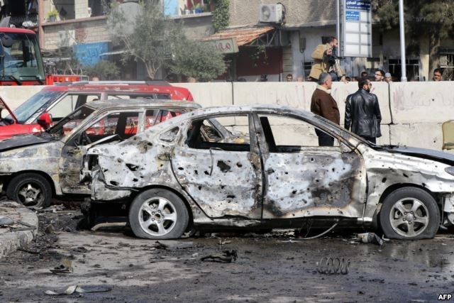 В сирийском городе Африн произошел взрыв в пассажирском автобусе, в результате которого три человека погибли и около 20 получили ранения. 