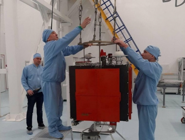 Украинский спутник "Січ" прошел все испытания и готовится к отправке в Соединенные Штаты, откуда аппарат должен быть запущен в космос. 