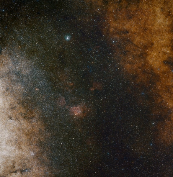 Телескоп Европейской южной обсерватории Very Large Telescope Interferometer (ESO's VLTI) в Чили сделал глубокие на сегодняшний день и четкие снимки области вокруг сверхмассивной черной дыры в центре нашей Галактики. 