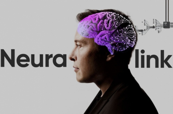 Илон Маск заявил, что его технологичная компания по мозговому интерфейсу под названием Neuralink надеется начать имплантировать свои микрочипы людям в 2022 году. Они помогут людям с проблемами со здоровьем и травмами. 